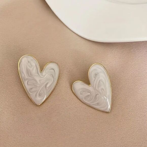 White Heart-shaped Stud Enamel Earrings - Picture 6 of 6